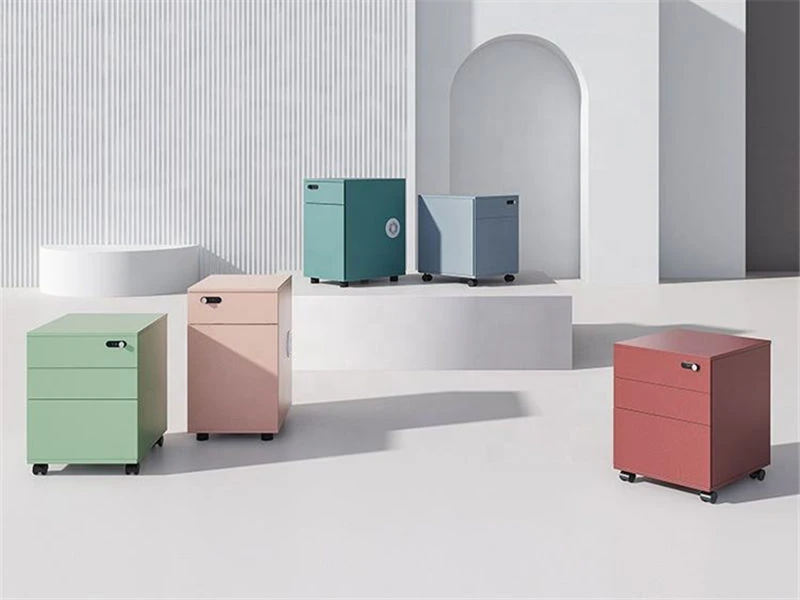 Divers &amp; Classeurs &agrave; pi&eacute;destal en bois color&eacute;s