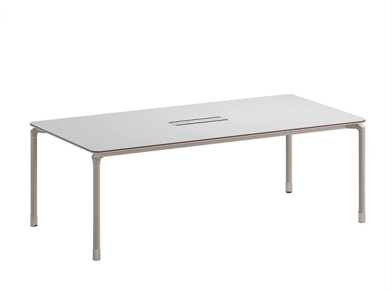 Table de salle de conf&eacute;rence blanche pour les r&eacute;unions de bureau et les r&eacute;unions de bureau. S&eacute;minaires
