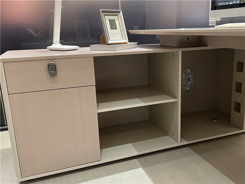 Bureau de direction minimaliste moderne pour les femmes leaders