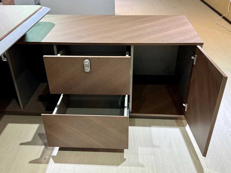 Petits bureaux de direction modernes en forme de L pour le bureau &agrave; domicile